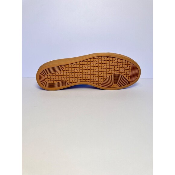 Athletic_Shoes